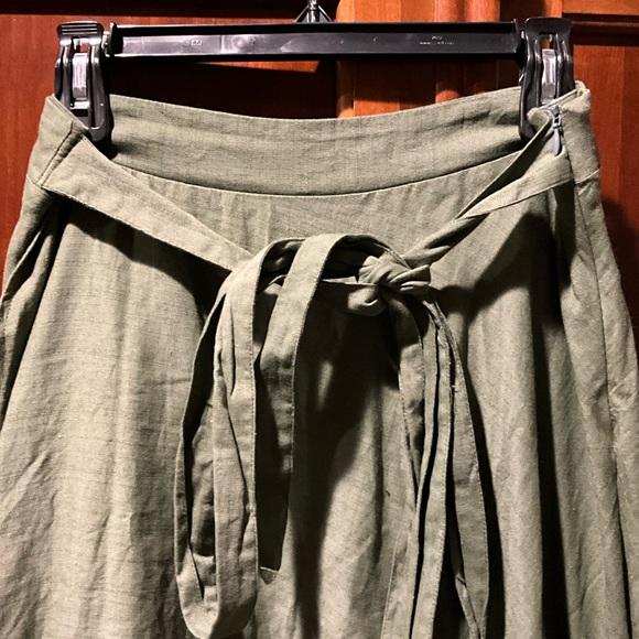Adina Las Vegas Elegant Olive Green Ruffle Skirt Size Large - Picture 3 of 8